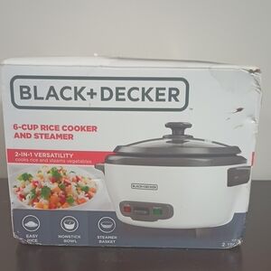 Black & Decker 6-Cup Rice Cooker in White and Black